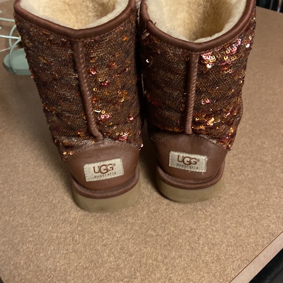 UGG SEQUINS ANKLE BOOTS - Picture 3 of 11